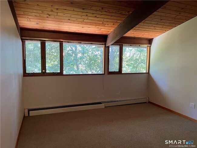 Building Photo - 80 Skyline Dr