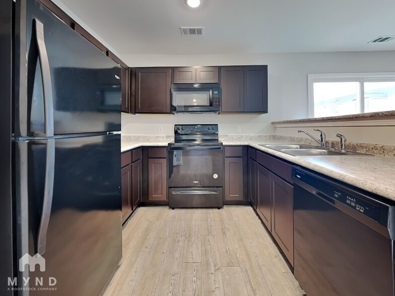 Building Photo - 1 Cardinal Ct