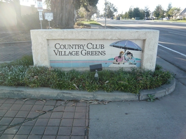Building Photo - Open and Airy Condo at Country Club Villag...