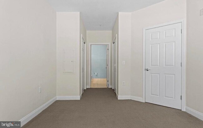 Building Photo - 200 W Elm St