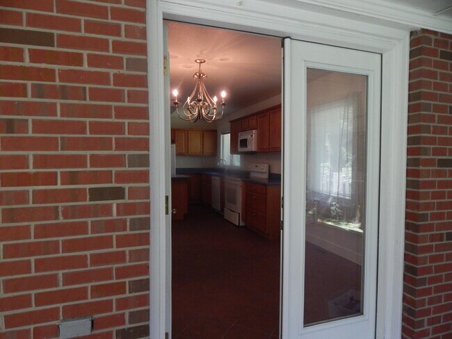 Building Photo - 2010 S Race St