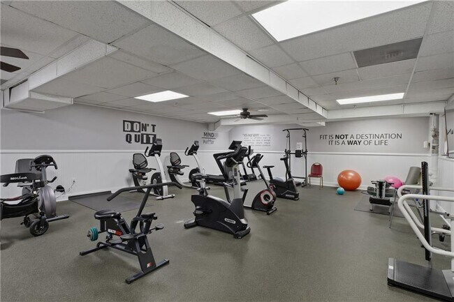 Building Photo - 300 Johnson Ferry Rd