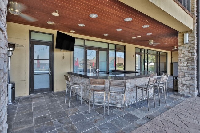 Building Photo - 36 April Point Dr N