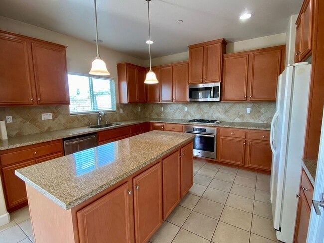 Building Photo - Remodeled 4 bedroom 3 bath home in Moorpark