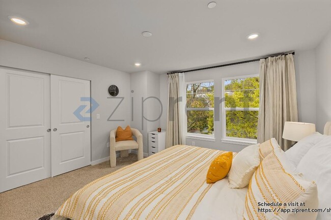 Building Photo - 12124 NE 194th Ct