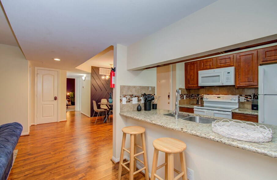 Building Photo - 8415 Hearth Dr