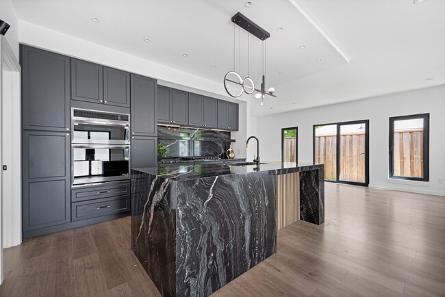 Building Photo - 2535 Exline St