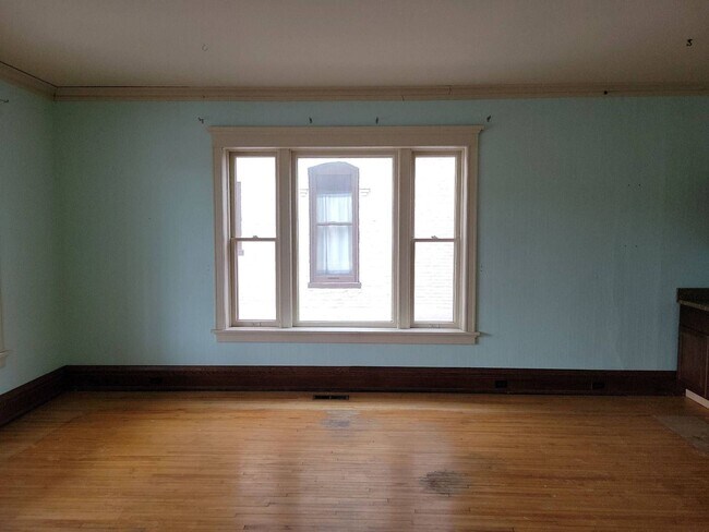 Building Photo - 415 Division St