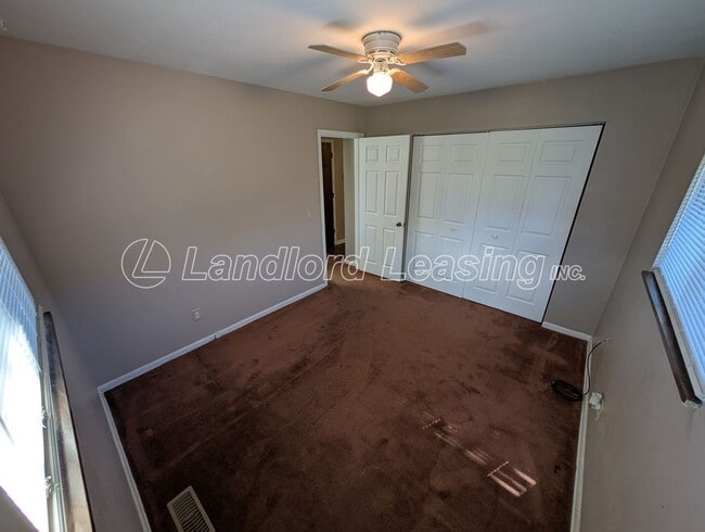 Building Photo - Brick Ranch Duplex with Fireplace, Private...