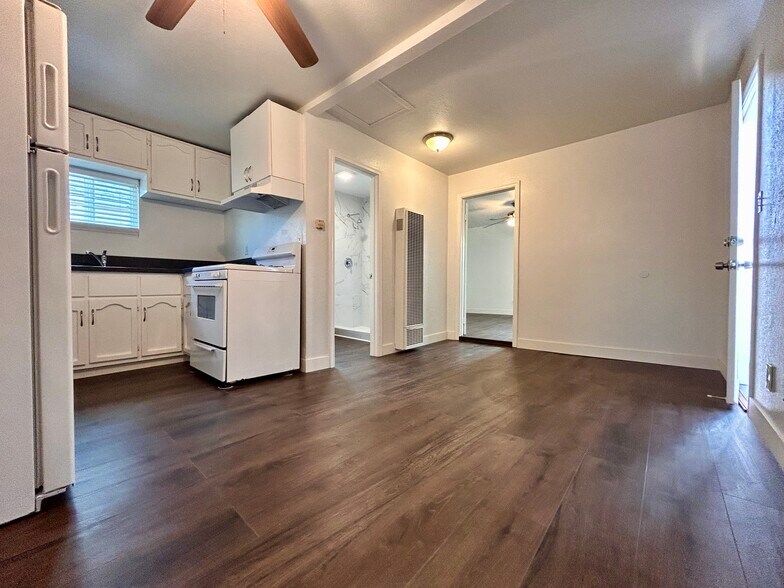 Building Photo - 1427 Hoover Ave