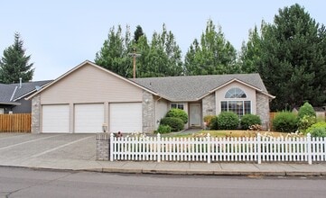 Building Photo - 15040 SE Lostine Dr