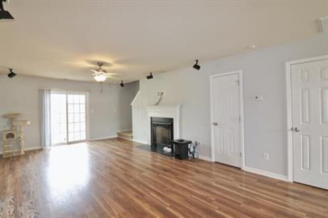 Building Photo - 198 Collinwood Dr