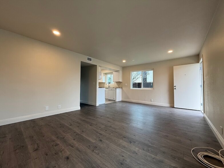 Building Photo - 28240 Via Princesa