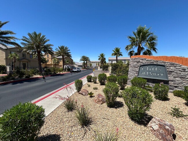 Building Photo - Cozy 2-Bedroom 2-Bathroom Townhouse in Gated Community!