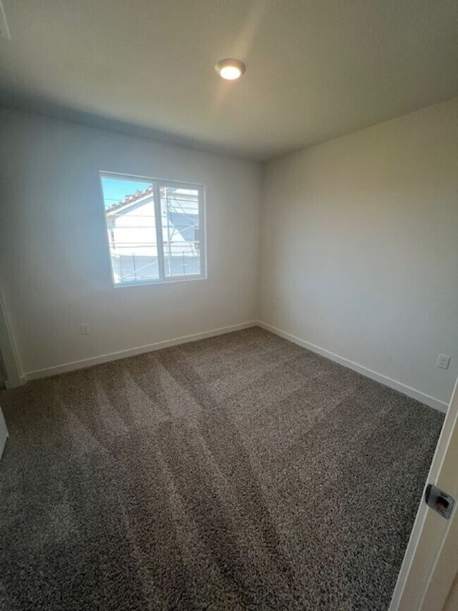Building Photo - Brand new 4 Bedroom Smart Solar Home in Am...
