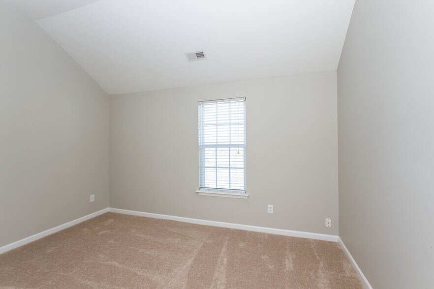Building Photo - 7017 Hidden Creek Dr