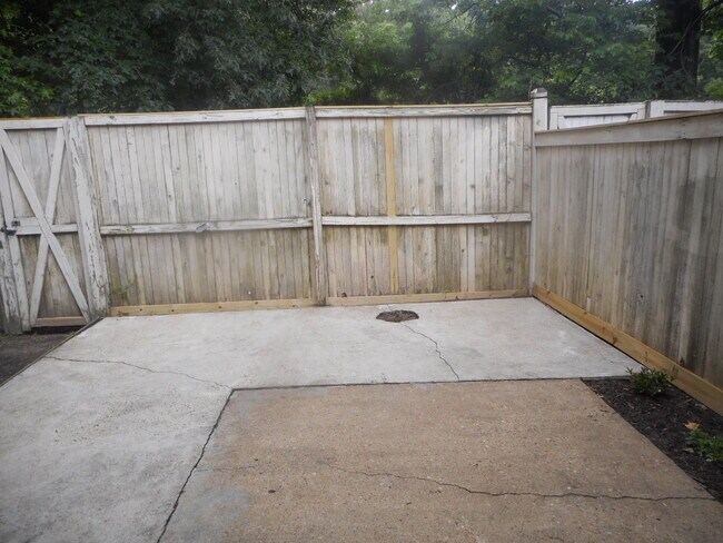 Building Photo - Move In Ready