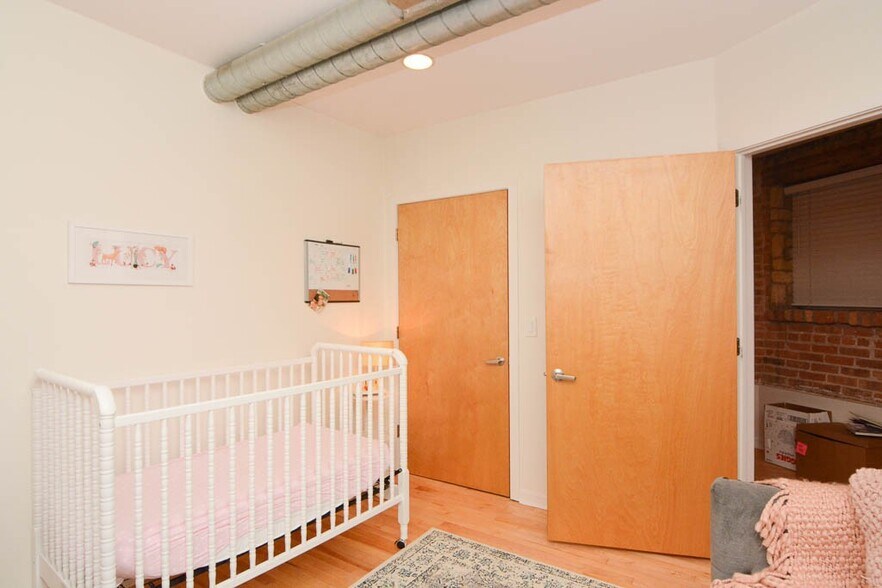 Building Photo - 1723 W Erie St