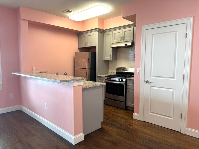 Building Photo - 16 Fisk St