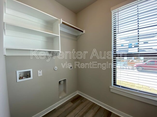 Building Photo - 520 Fieldwood Dr