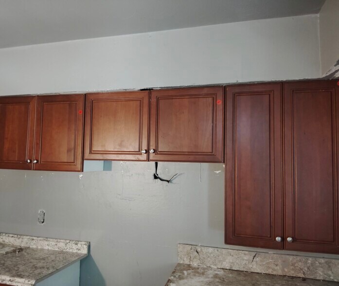Building Photo - 873 Van Buren St