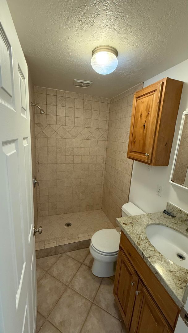 Building Photo - Large Single Family Lehi Home available now!