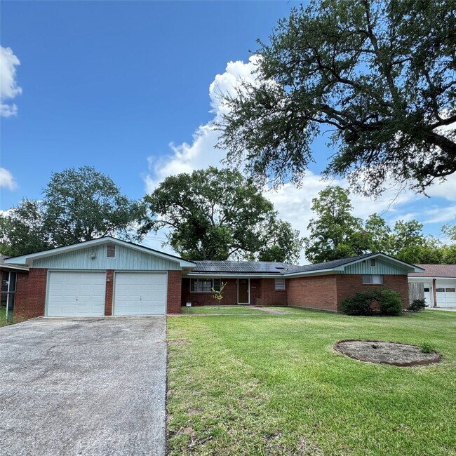 Building Photo - 1701 Gillette St