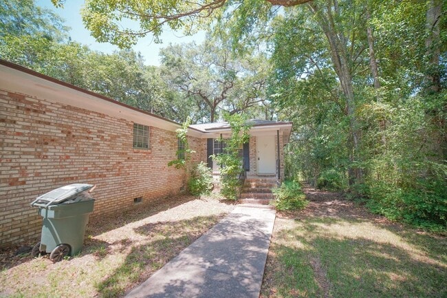 Primary Photo - 1726 Hartsfield Rd