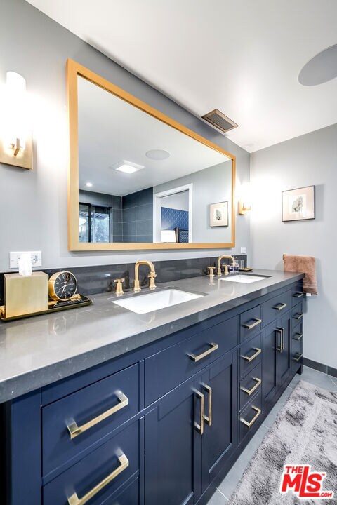 Building Photo - 4635 N Clybourn Ave