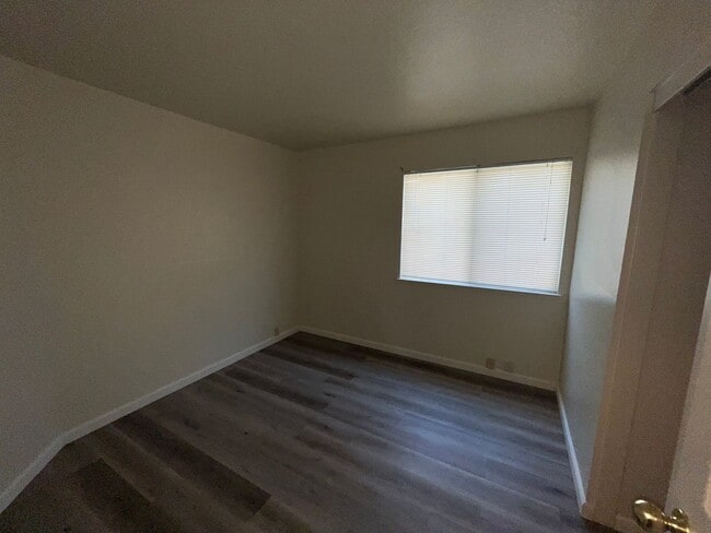 Building Photo - 3 Bed | 2 bath | 1620 SF | 2 Car Garage | Single Story | Tenant pays $175 for WS&G | Includes Gar...