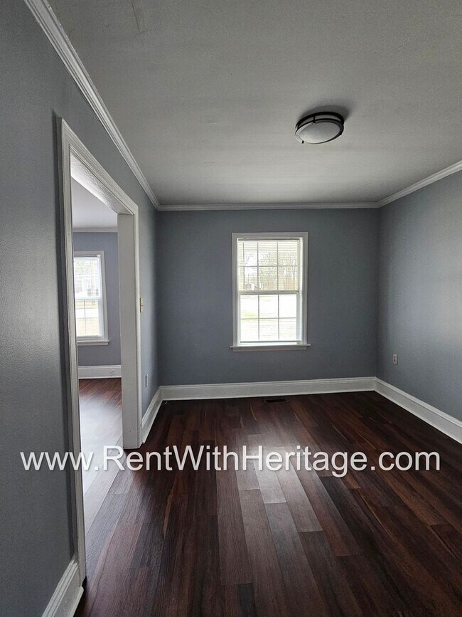 Building Photo - GORGEOUS HISTORICAL APARTMENT HOME / TOTALLY UPGRADED INTERIOR / CLOSE TO EVERYTHING!