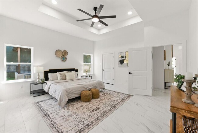 Building Photo - 418 Bedford Dr