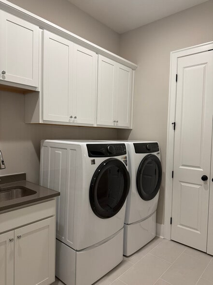 Building Photo - 1725 Coburn St