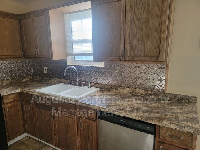 Building Photo - 116 Magnolia Dr