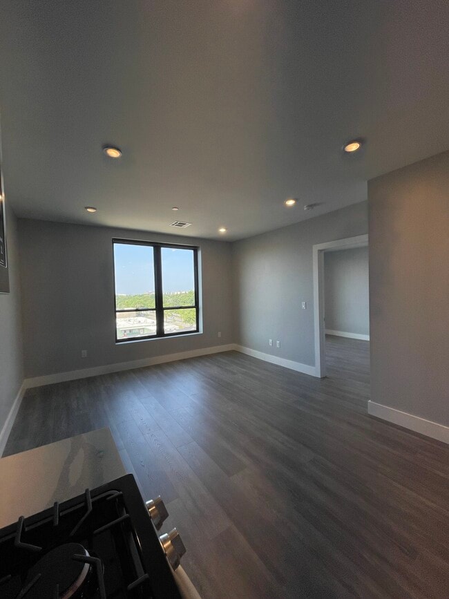 Building Photo - 365 Western Ave