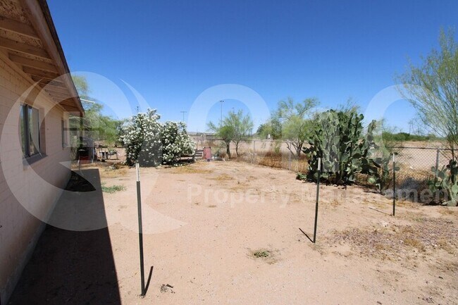 Building Photo - 518 W 14th St