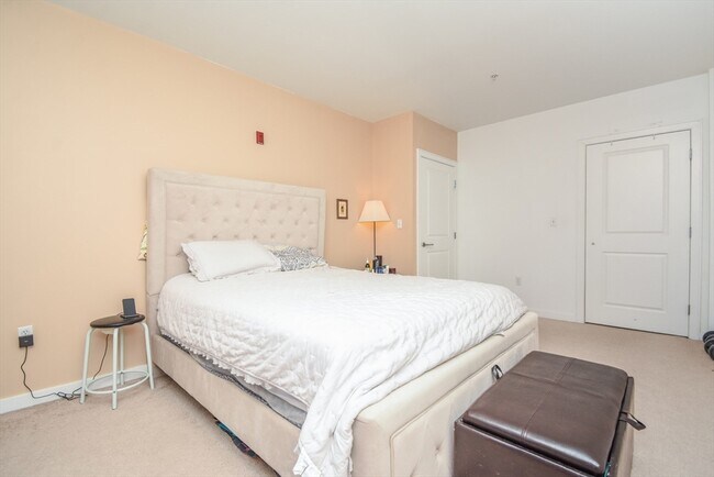 Building Photo - 16 Miner St