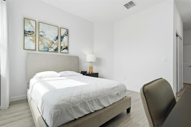 Building Photo - 285 Famagusta Dr