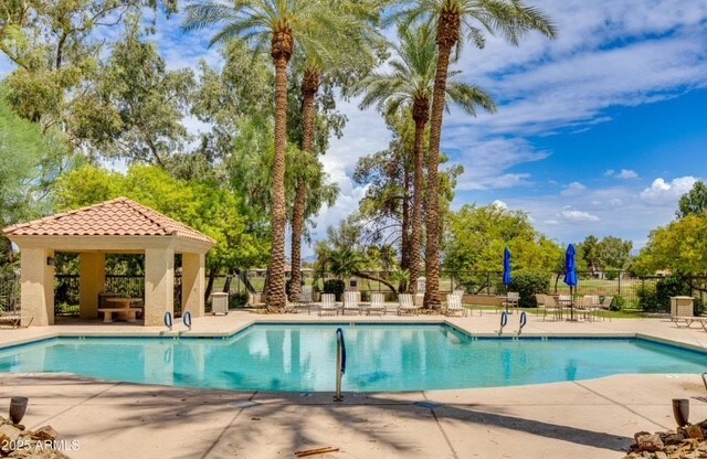 Building Photo - 4925 E Desert Cove Ave