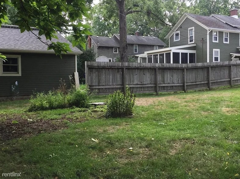 Backyard 3 - 525 5th St