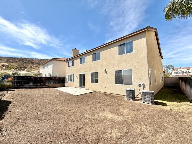 Building Photo - Spacious 3 Bedroom Home with Loft, Large Backyard & 2 Car Garage