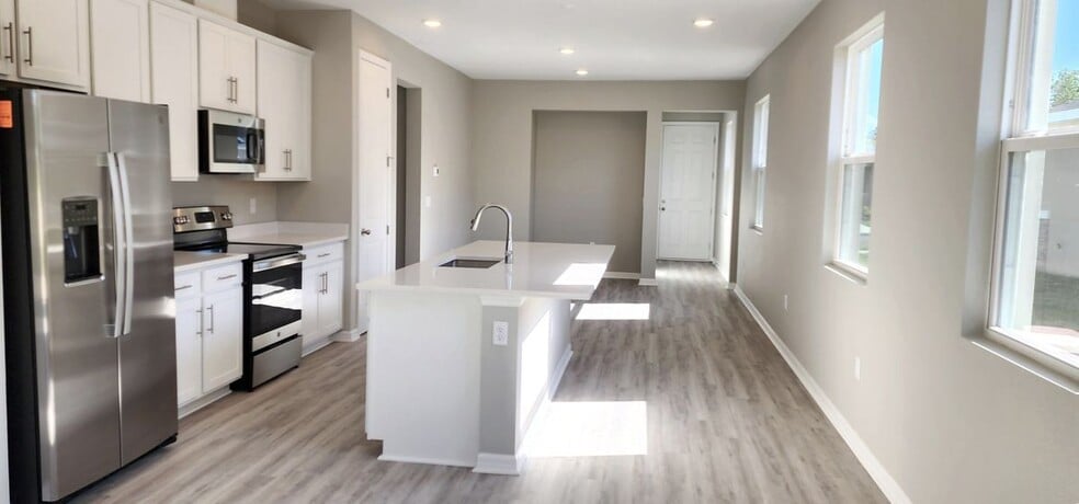 Building Photo - 932 Blue Creek Dr