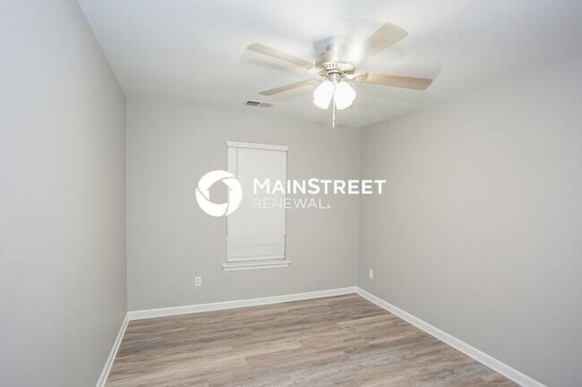 Building Photo - 3 Bedroom Pet-Friendly Home in HUNTERSVILL...