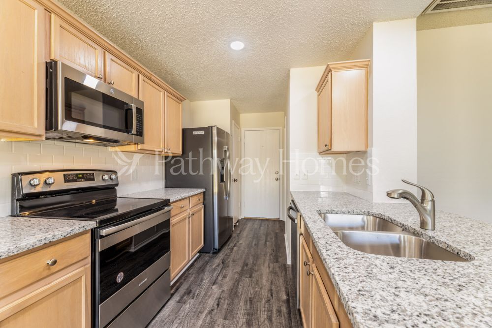 Building Photo - 1405 Dundee Dr