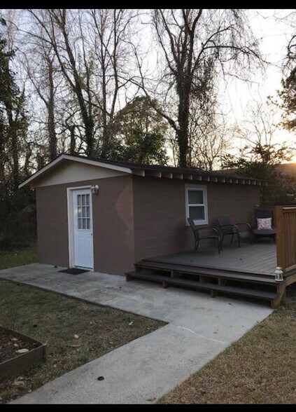 Building Photo - 721 W Sherwood Dr