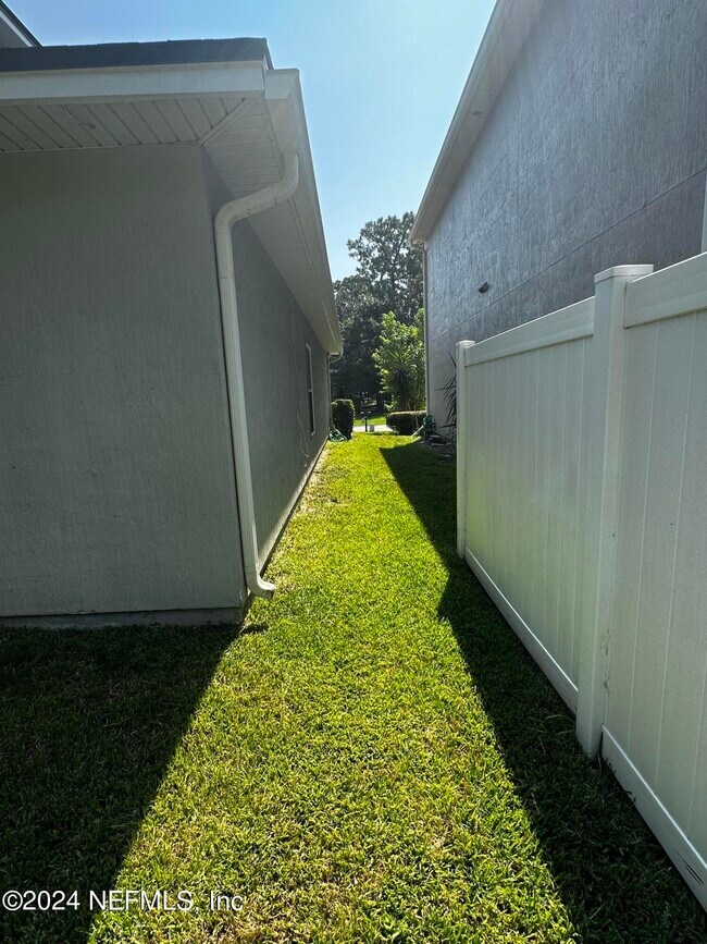 Building Photo - 12212 Angleterre Dr