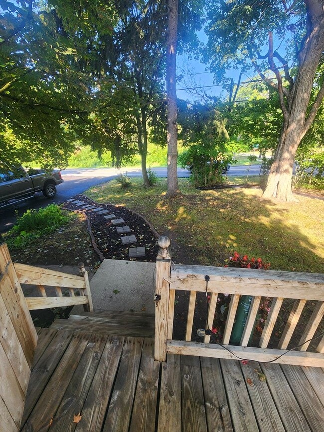 Building Photo - 7017 Quaker Rd