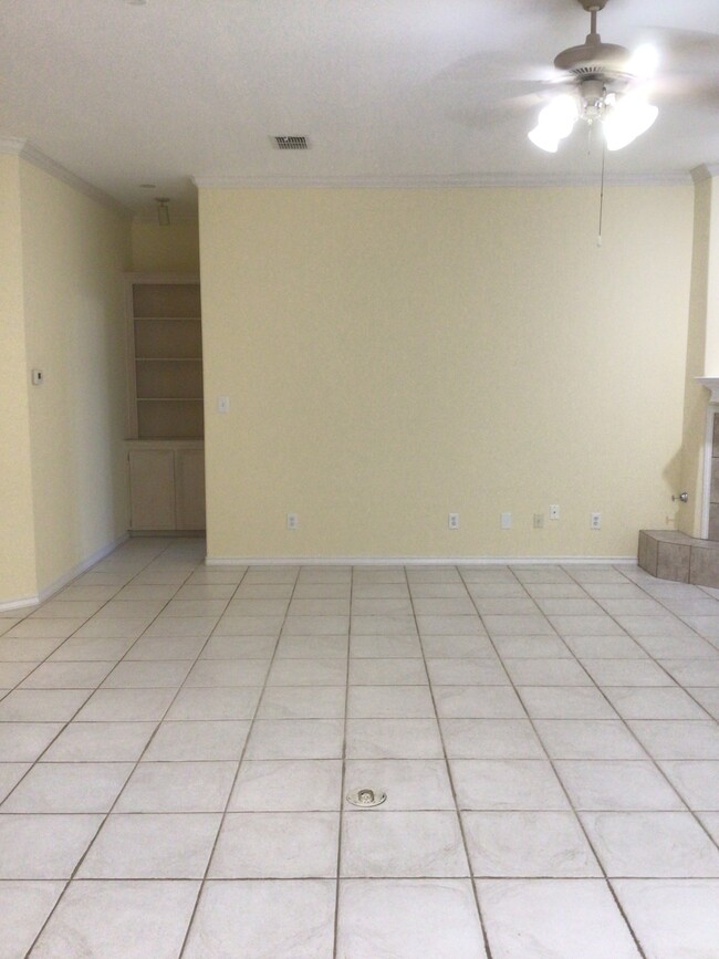 Building Photo - 13554 Peseta Ct