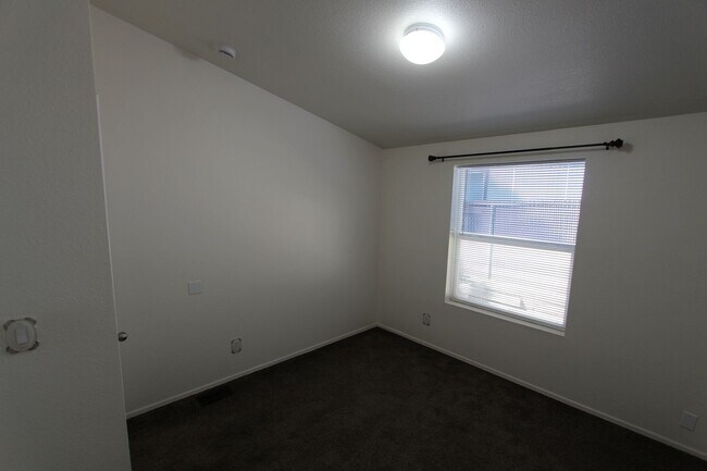 Building Photo - * LEASE PENDING $500 Move-In Special! Charming 3-Bed Home in Christmas Tree Estates