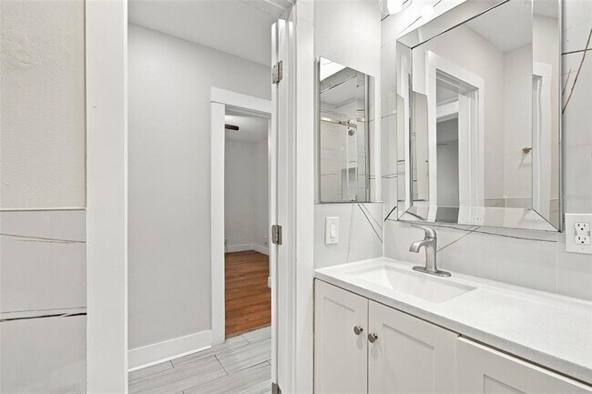 Building Photo - 524 3rd St N